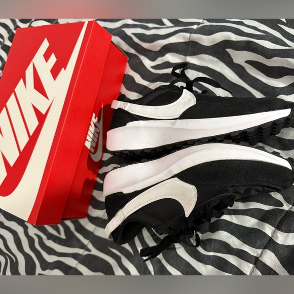 Nike Womens Waffle Debut Sneakers Athletic Shoes Size 7 - Picture 5 of 6